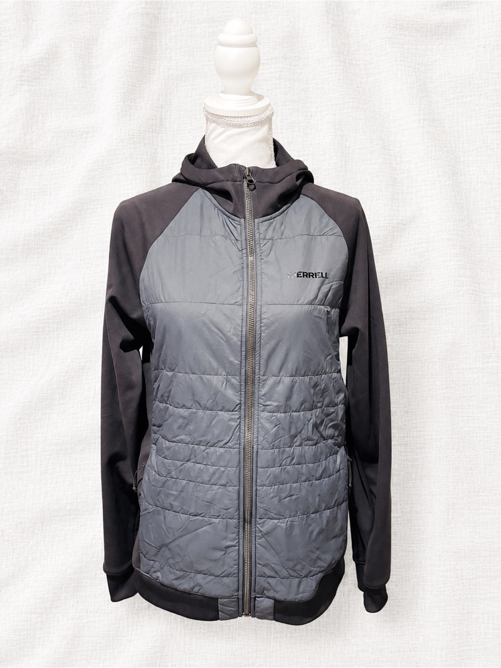 Merrell Women's Gray and Black Quilted Hybrid Hooded Jacket